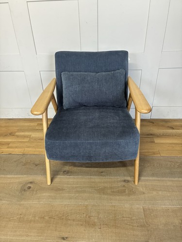 John lewis hendricks accent - john,